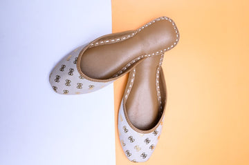 Hash White Raw Silk Khussa – Elegant, Unique & Handcraftedt For Women